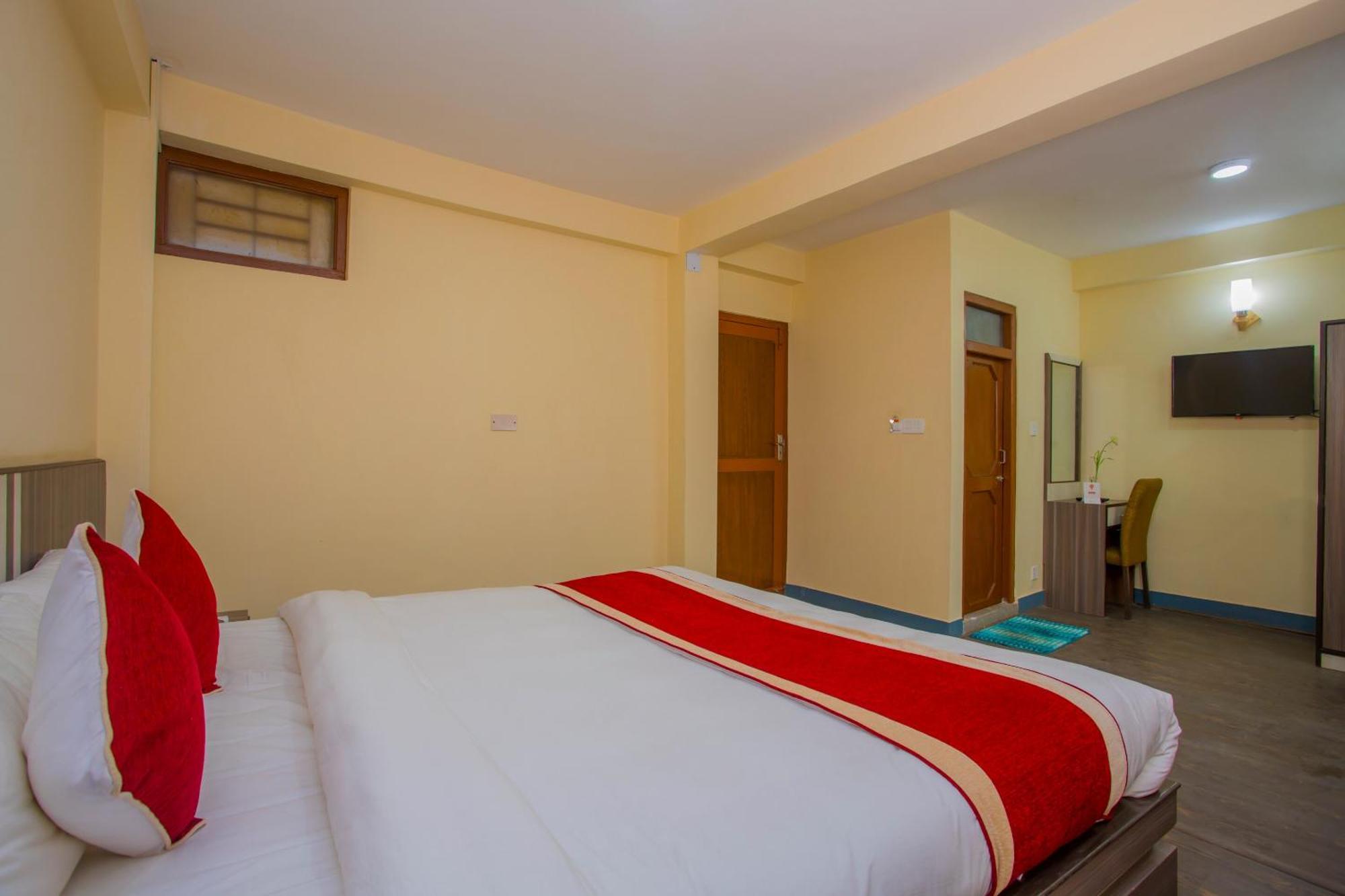 Oyo 297 Hotel Aayam Kathmandu Exterior photo