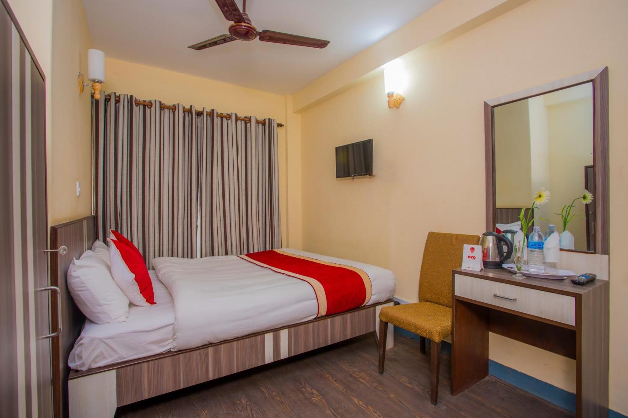 Oyo 297 Hotel Aayam Kathmandu Exterior photo