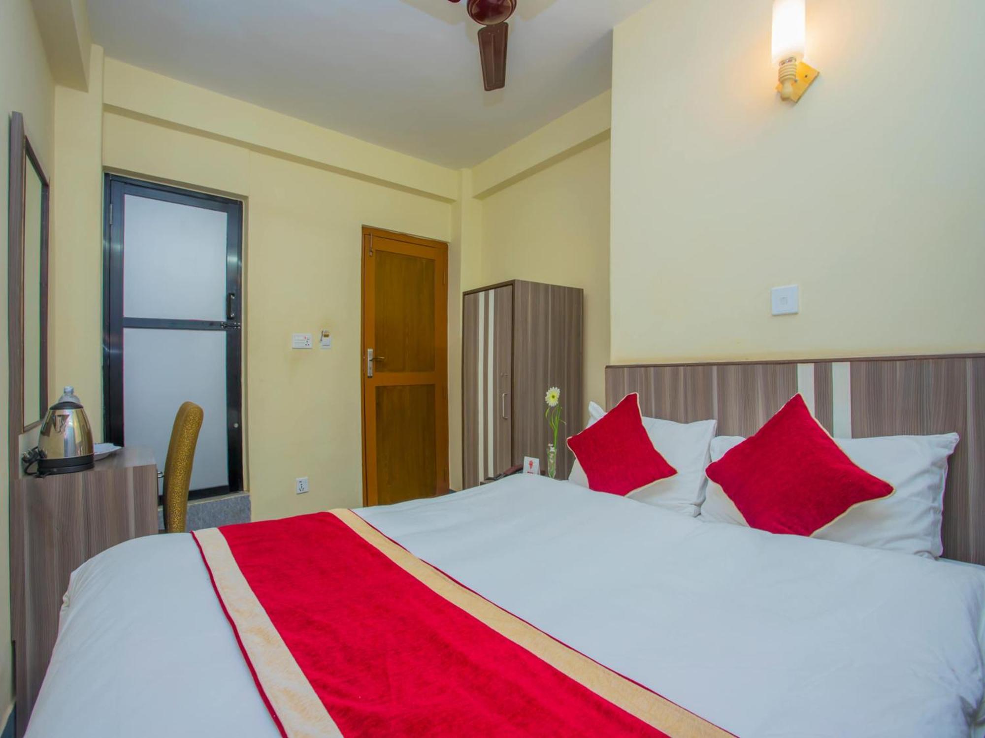 Oyo 297 Hotel Aayam Kathmandu Exterior photo