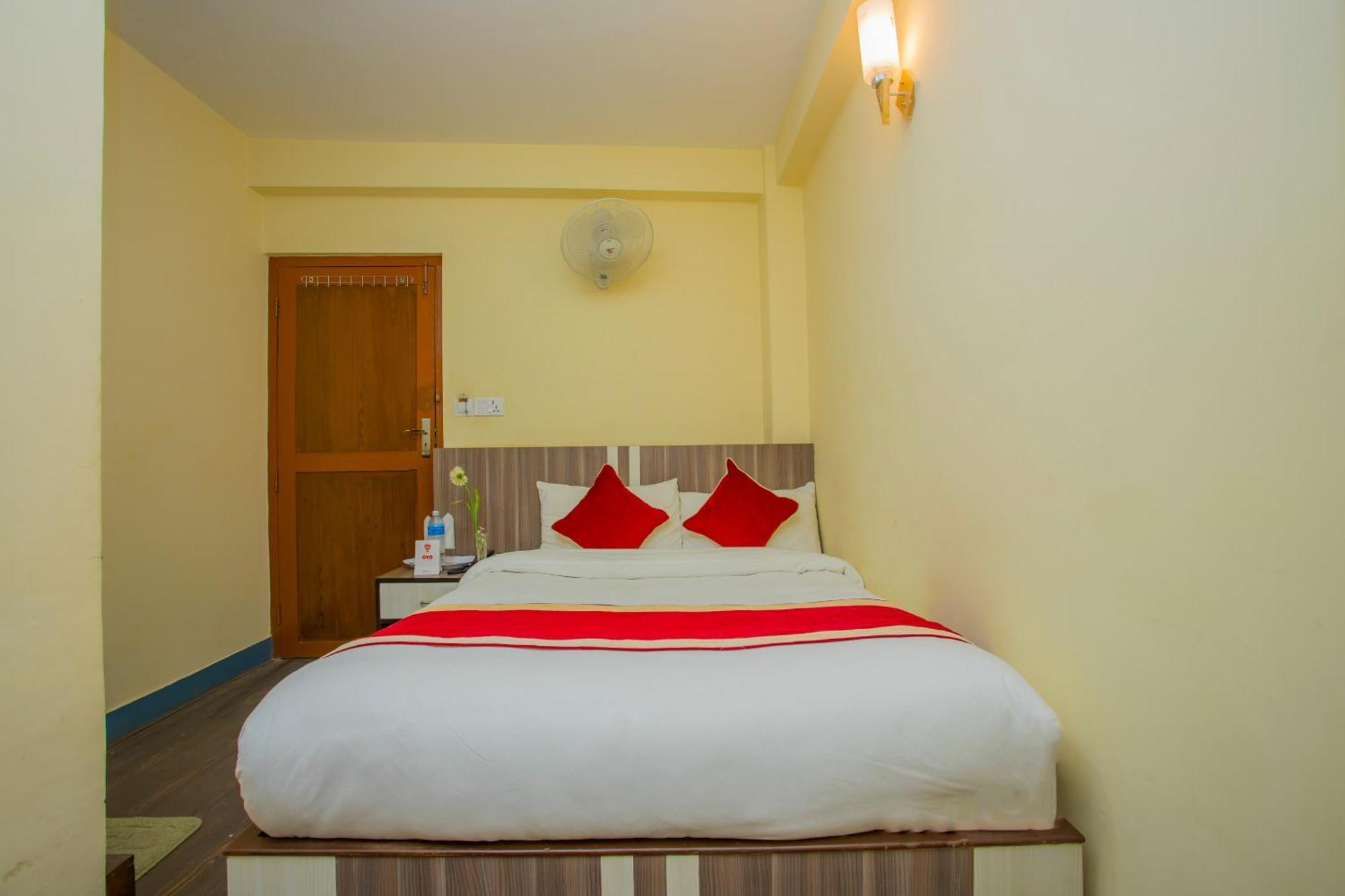 Oyo 297 Hotel Aayam Kathmandu Exterior photo